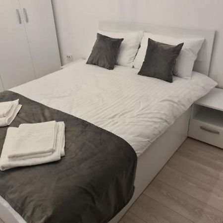 Apartament De Lux باكاو المظهر الخارجي الصورة